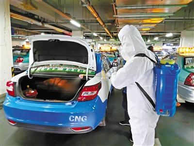 免費(fèi)接送一線抗“疫”人員 蘭州奔馬雷鋒車隊(duì)，你們真棒！