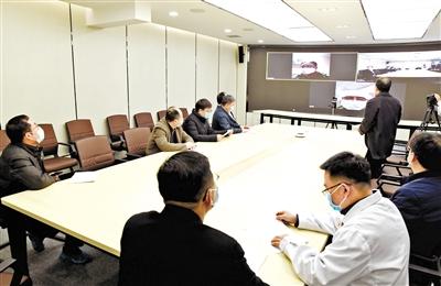 蘭大校長嚴(yán)純?nèi)A等視頻連線蘭大一院、二院支援湖北醫(yī)療隊員