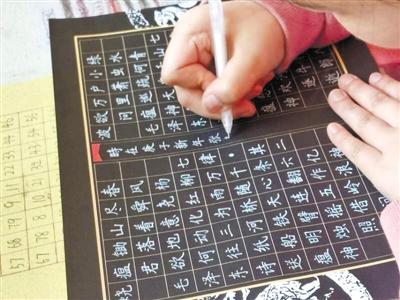 驚艷！9歲小女娃手寫(xiě)“印刷體”字帖