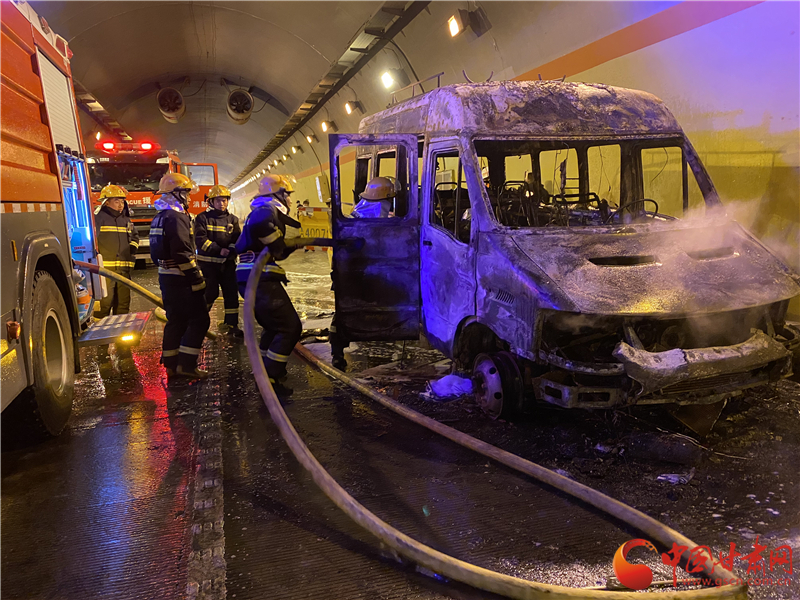 【微視頻】爭(zhēng)分奪秒！蘭州龔家灣消防救援站隧道內(nèi)搶救防疫物資