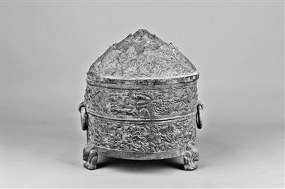 平?jīng)霾┥缴w神獸紋銅樽，東漢人向往過(guò)上神仙生活的印跡