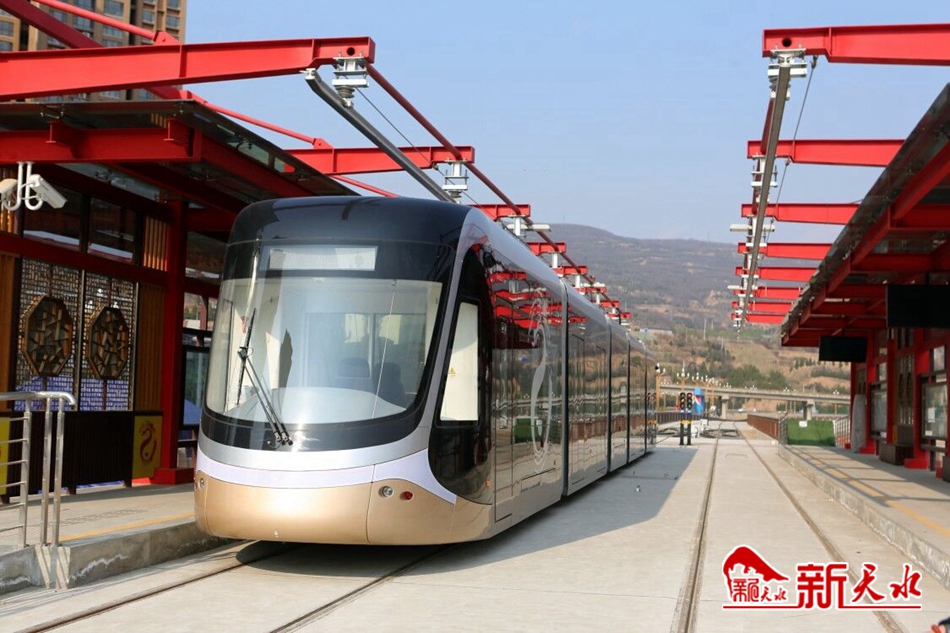 王銳調(diào)研有軌電車示范線一期工程、工業(yè)博物館等項(xiàng)目建設(shè)情況