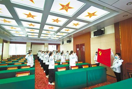 一次難得的黨課——甘肅第二、第三批援鄂醫(yī)療隊預備黨員宣誓儀式側(cè)記