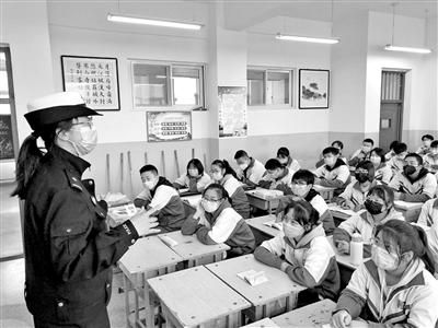 天水：交警變身“教師”開(kāi)啟復(fù)學(xué)“第一課”