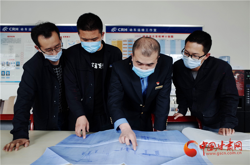 用奮斗的青春護(hù)航高鐵——記全國鐵路勞動模范、蘭西動車運(yùn)用所副所長張學(xué)東