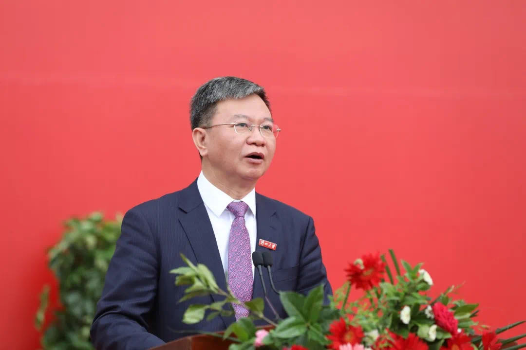 蘭州大學(xué)校長嚴(yán)純?nèi)A寄語2020屆本科畢業(yè)生：做敢擔(dān)當(dāng)、能擔(dān)當(dāng)、有擔(dān)當(dāng)?shù)娜?>
        </a><em>蘭州大學(xué)校長嚴(yán)純?nèi)A寄語2020屆本科畢業(yè)生：做敢擔(dān)當(dāng)、能擔(dān)當(dāng)、有擔(dān)當(dāng)?shù)娜?/em></li>
    <li><a  target=