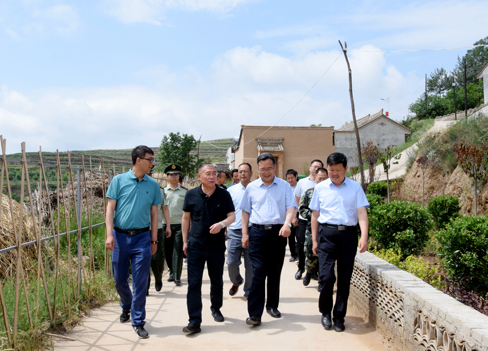 王銳深入麥積區(qū)、甘谷縣掛牌督戰(zhàn)村調(diào)研指導(dǎo)脫貧攻堅(jiān)工作