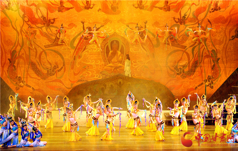 8月8日晚，《絲路花雨》《大夢(mèng)敦煌》首次同臺(tái)亮相蘭州