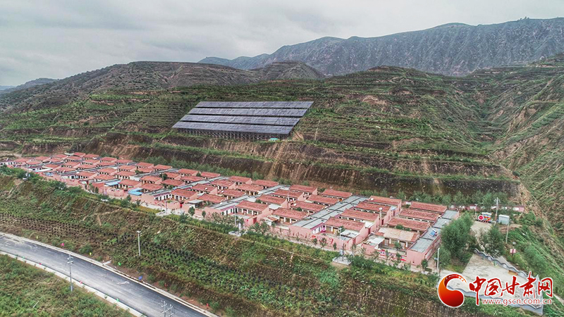 【跟著總書記看甘肅】布楞溝村：水引來了，路修通了，新農(nóng)村建起來了（圖）