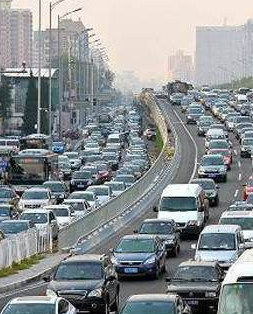 開(kāi)學(xué)后接送學(xué)生車(chē)輛增多 交警部門(mén)提醒：這些路段易擁堵