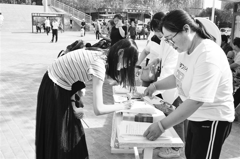 蘭州草場街街道召開創(chuàng)業(yè)明星報(bào)告會(huì)