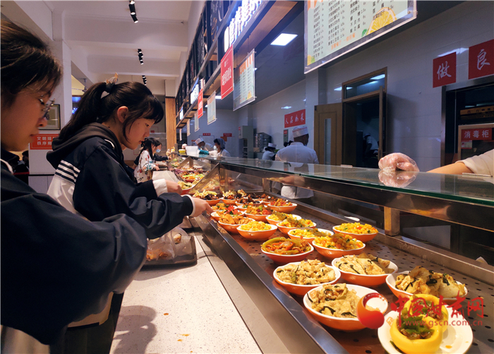 【厲行節(jié)約 反對浪費(fèi)】文明就餐立制度 西北師范大學(xué)附屬中學(xué)這樣落實光盤行動