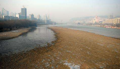 市民：黃河水位大降會不會影響供水？ 水務(wù)部門：枯水期流量偏小屬于正?，F(xiàn)象