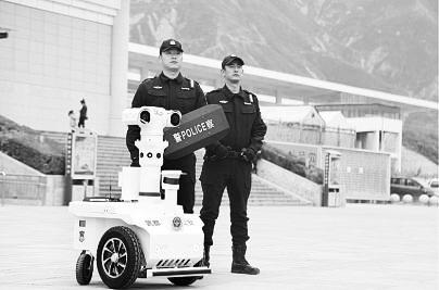 新奇！5G巡邏機器人亮相隴南武都街頭