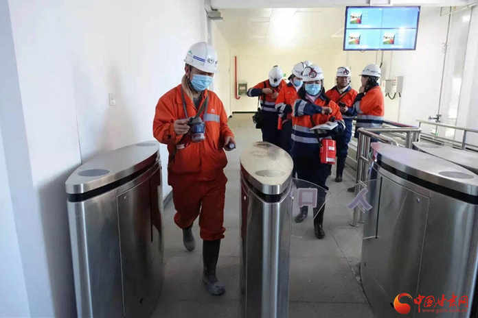 【新春走基層】春節(jié)，他們依然堅守在600米礦井下