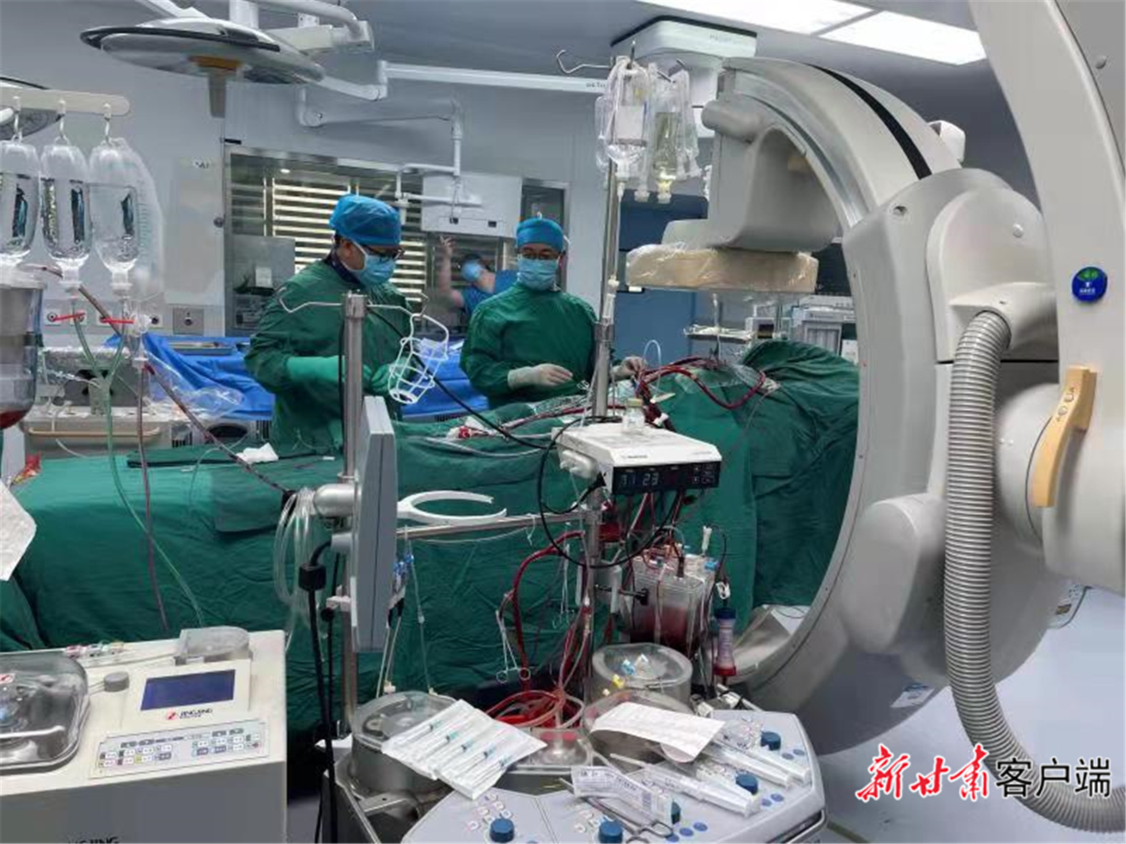 填補(bǔ)省內(nèi)空白，蘭大一院連續(xù)完成“一站式”雜交手術(shù)