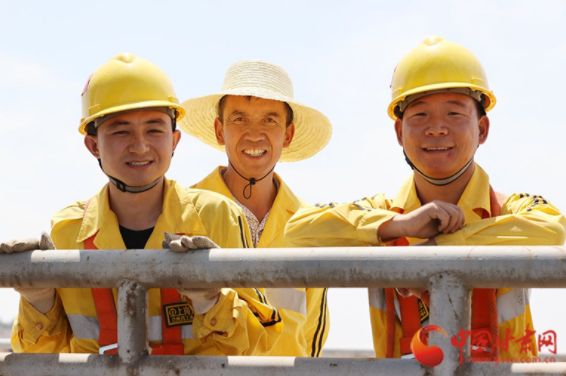 【隴拍客】“橋梁大夫”為靖遠(yuǎn)黃河大橋“把脈問(wèn)診”