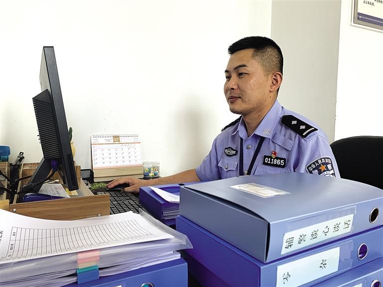 “身為黨員，就應該第一個往前沖”