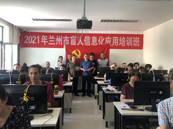 維權(quán)處黨支部開展“法律宣傳進(jìn)學(xué)?！敝驹刚叻?wù)活動