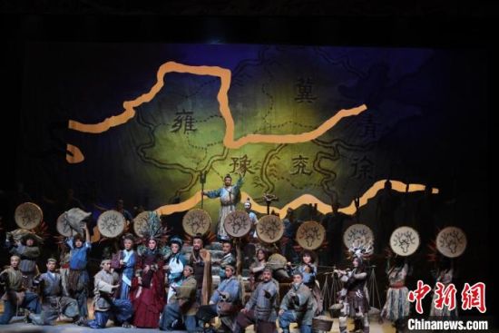 作為隴劇“梅花”，雷通霞在《大禹治水》中甘當(dāng)“綠葉”，該劇推出后，反響十分熱烈。(資料圖) 楊艷敏 攝