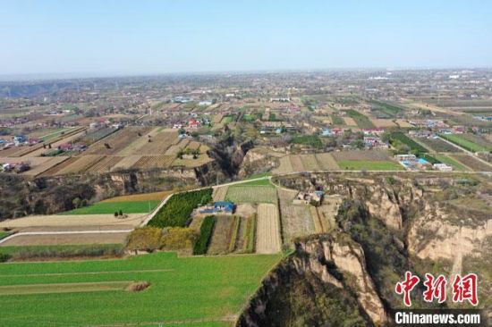 圖為位于甘肅省慶陽市西峰區(qū)境內(nèi)的南佐遺址地貌。(資料圖) 甘肅省文物局供圖