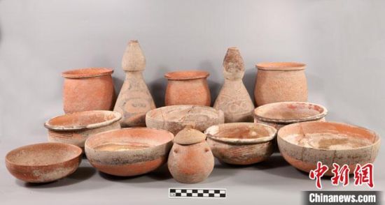 圖為圪垯川遺址出土的器物組合。(資料圖) 甘肅省文物局供圖