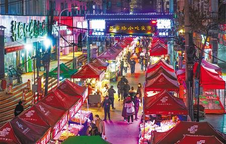 蘭州市城關(guān)區(qū)正寧路小吃夜市、南關(guān)民族風味一條街恢復(fù)營業(yè)