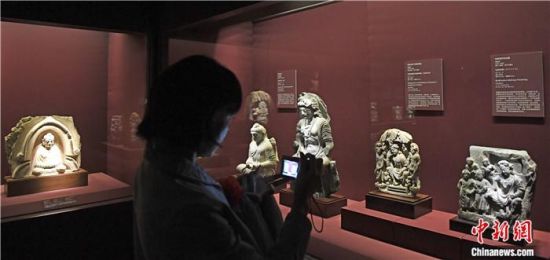 2018年8月，《平山郁夫的絲路世界——平山郁夫絲綢之路美術館文物展》在甘肅敦煌莫高窟開展。中新社記者 楊艷敏 攝