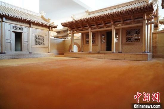 圖為微縮建筑蘭州四合院內(nèi)部結(jié)構(gòu)?！【琶赖┰?　攝