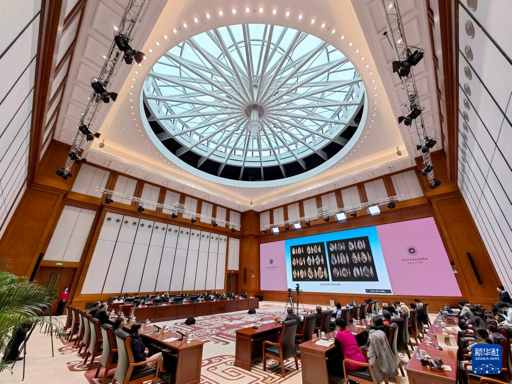 3月18日，“中國社會科學(xué)院考古學(xué)論壇·2021年中國考古新發(fā)現(xiàn)”進(jìn)行入選項目報告環(huán)節(jié)（手機(jī)照片）。