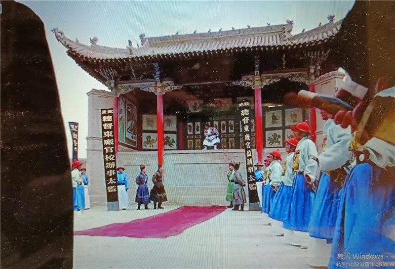 電影《新龍門客?！菲^之關(guān)城清代戲臺(tái)特寫