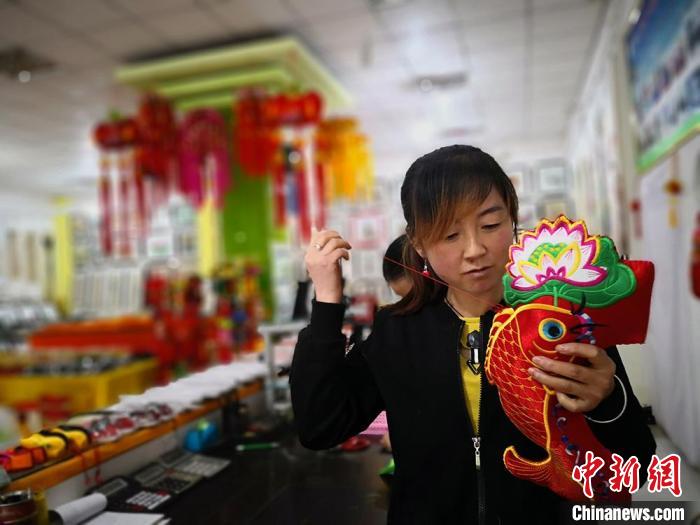 圖為“非遺”產(chǎn)品展示。(資料圖) 魏建軍 攝