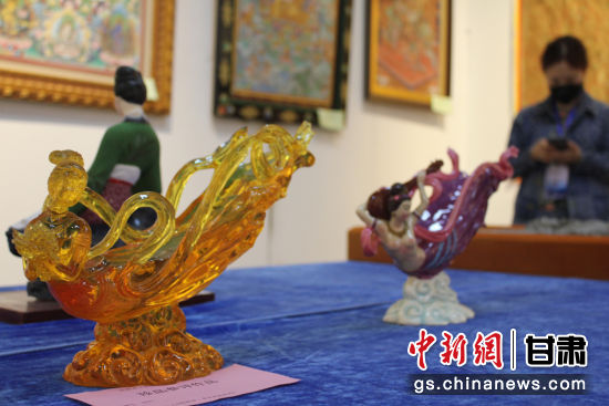 圖為敦煌飛天造型的作品。徐雪 攝