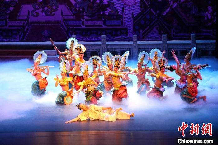 《絲路花雨》在敦煌大劇院演出。(資料圖) 敦煌市委宣傳部供圖