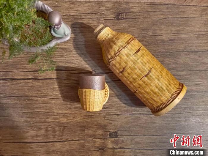 圖為竹編暖壺套。(資料圖) 甘肅省非遺保護(hù)中心供圖