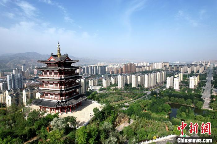 圖為航拍樂(lè)都區(qū)朝陽(yáng)山片區(qū)?！⊙Φ?攝