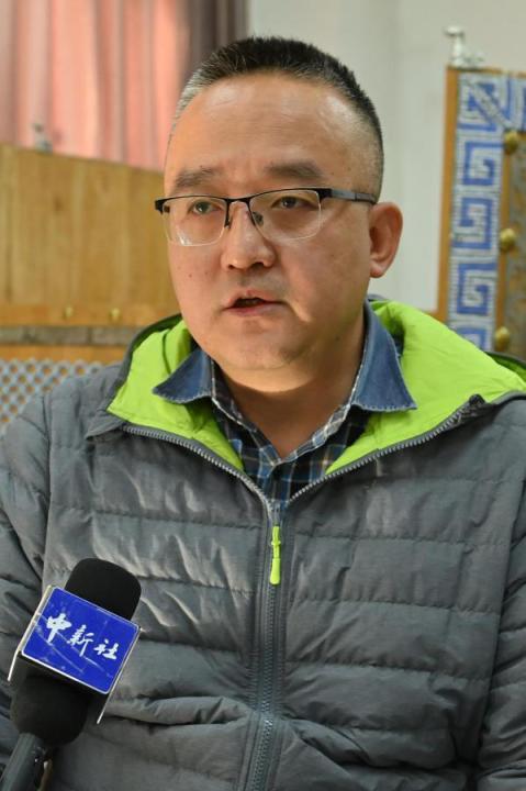 謝焱，甘肅省文物考古研究所副研究館員、考古研究二部主任、田野考古項(xiàng)目負(fù)責(zé)人。主持參與了張家川馬家塬戰(zhàn)國西戎墓地、臨潭磨溝齊家文化墓地等20多項(xiàng)考古調(diào)查、發(fā)掘工作，曾獲得中國國家文物局田野考古二、三等獎，“十二五”文物保護(hù)科學(xué)和技術(shù)創(chuàng)新二等獎等榮譽(yù)。