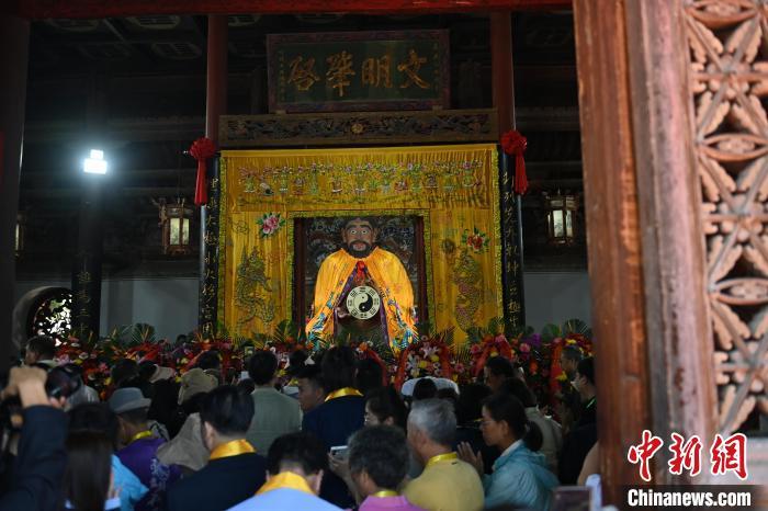 6月21日，2024(甲辰)年公祭中華人文始祖伏羲大典在甘肅天水舉行，來自海峽兩岸及港澳地區(qū)約500人現(xiàn)場共祭中華人文始祖伏羲。中新社記者 李亞龍 攝