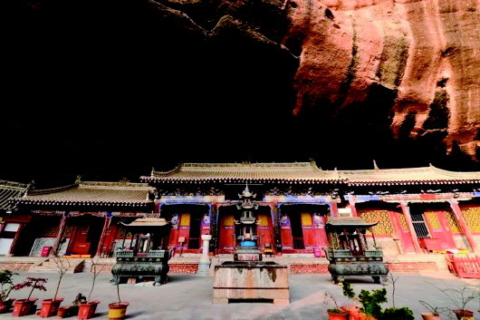 古廟夜晚竟有“仙人”來“送燈” 背后原理是……