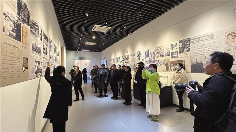 重溫新文化經(jīng)典 感悟“孺子?！鼻閼? /></a>
<a  target=