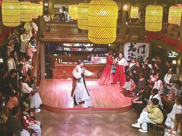 “風(fēng)起大漢”沉浸式演藝街區(qū)煥新啟幕