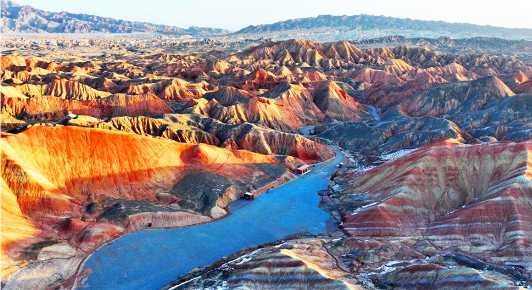 春啟張掖 丹霞冰火撞出絕色