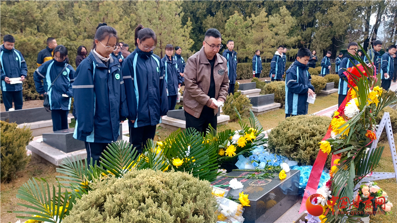 英魂永駐金城 清明緬懷陳紅軍烈士